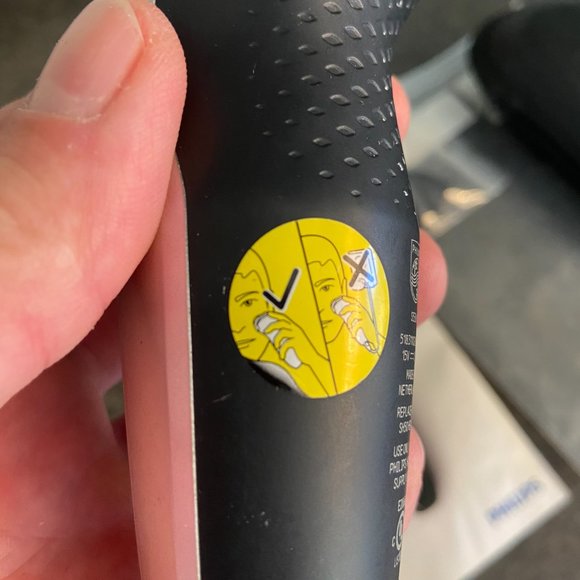 Philips Norelco 5000 Series Wet and Dry Electric Shaver - Picture 3 of 9